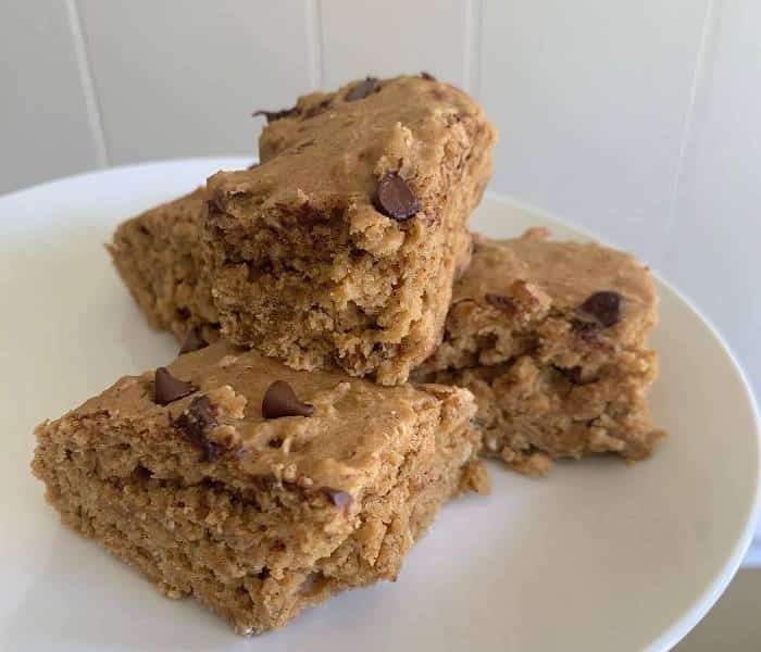Scrumptious Almond Butter Oatmeal Cookie Bars 2 almond butter oat bars