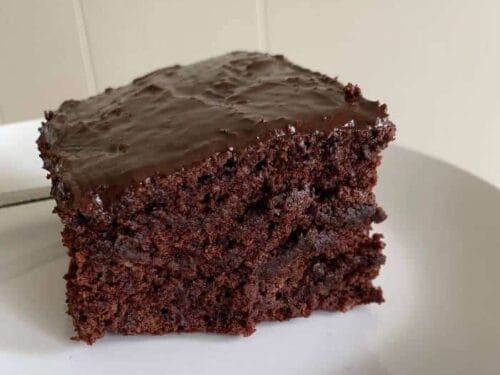 easy and moist vegan chocolate cake