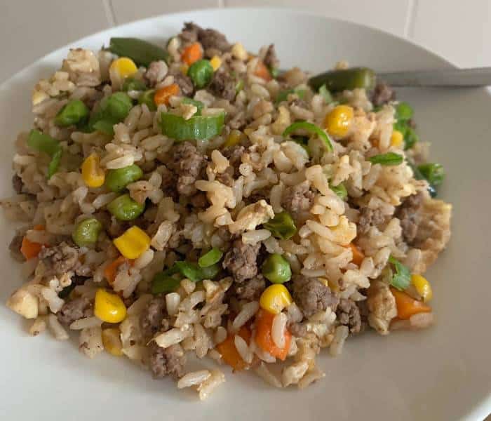 easy beef fried brown rice with veggies
